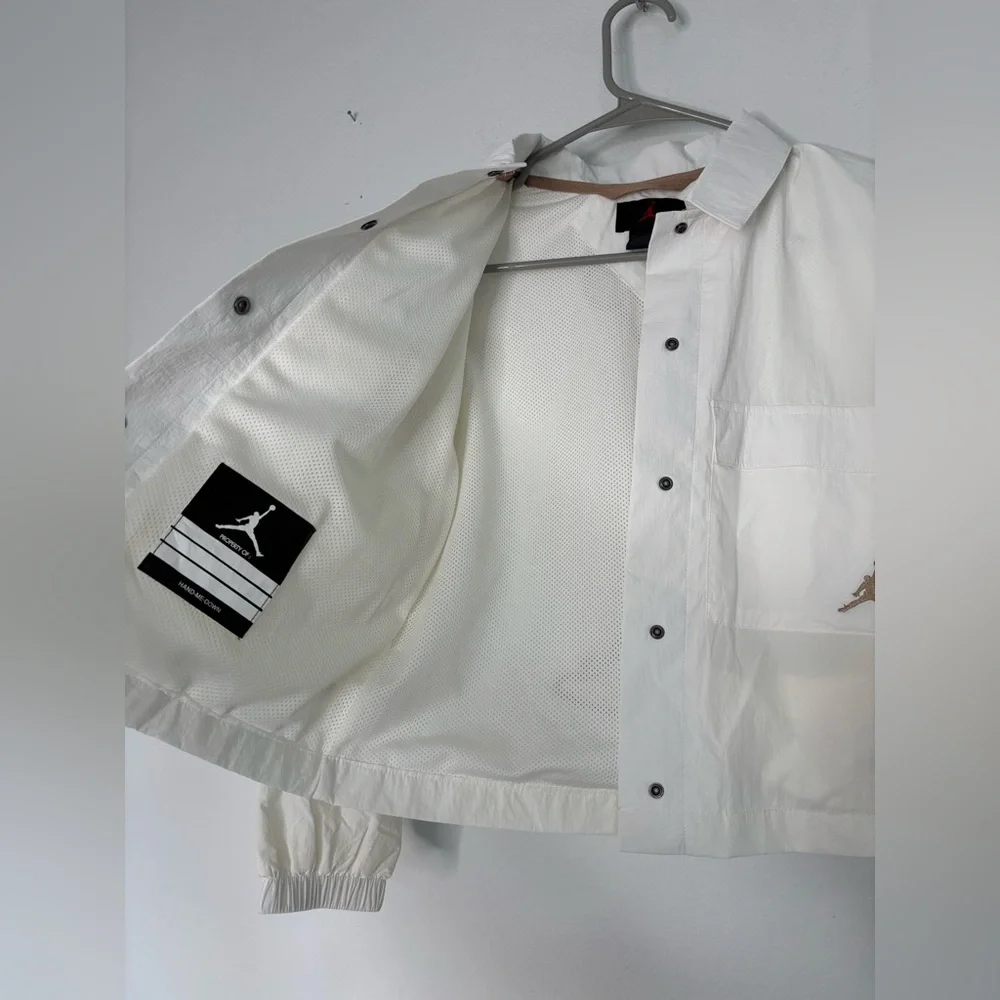 JORDAN NWT WHITE WINDBREAKER CROPPED GIRLS JACKET SZ MEDIUM
